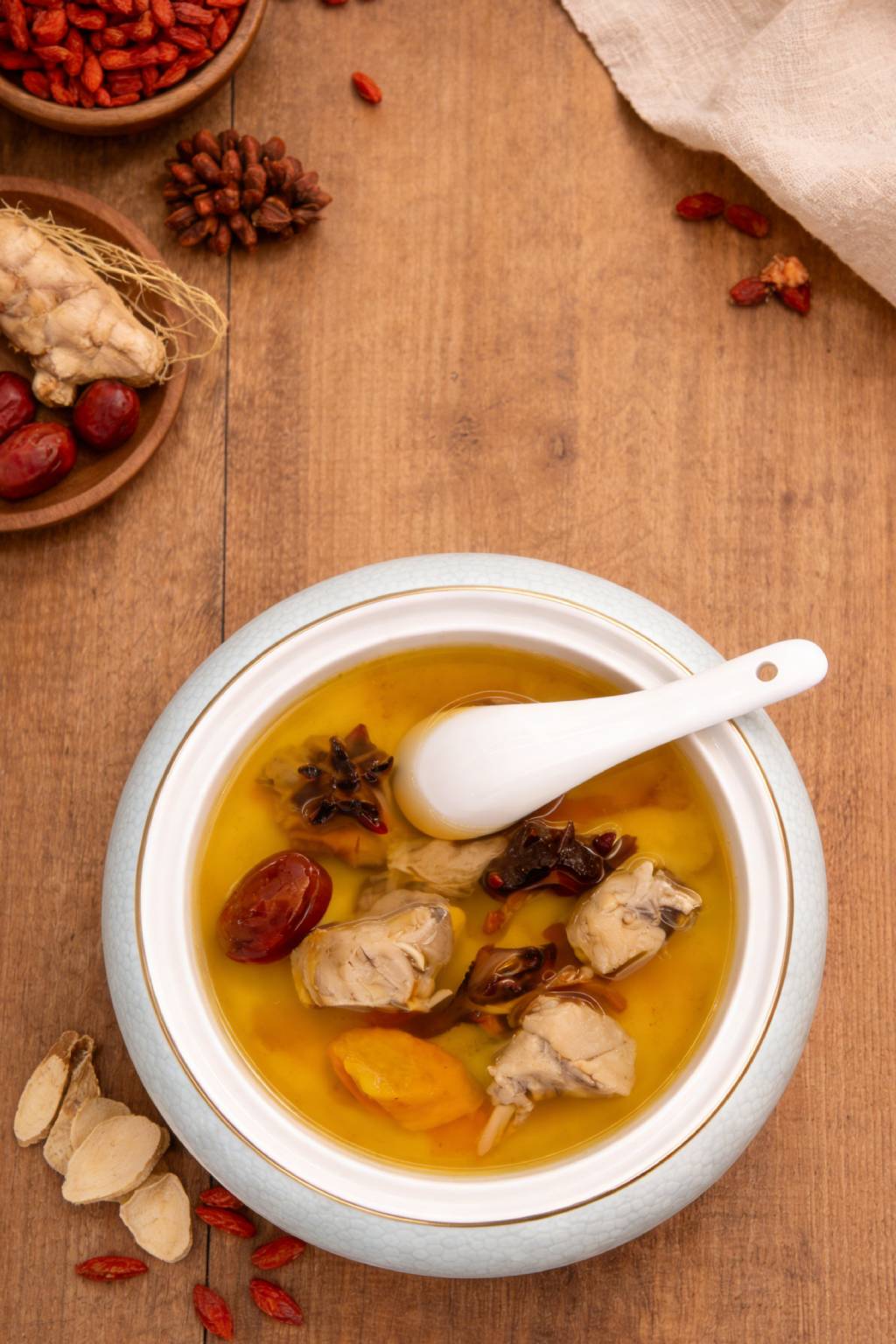 鶏の滋養スープ
